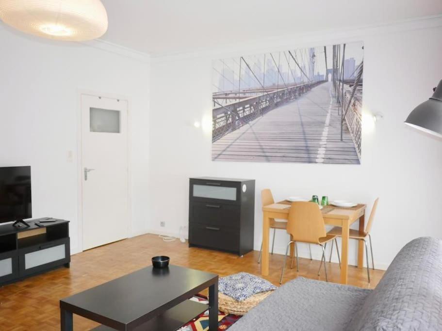 Ixelles: Superbe Appartement, Idealement Situe Brussels Luaran gambar