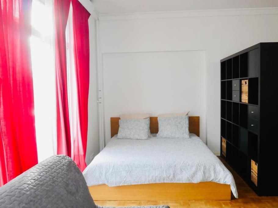 Ixelles: Superbe Appartement, Idealement Situe Brussels Luaran gambar